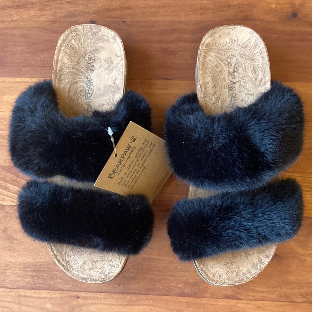 BearPaw Analia fuzzy sandals